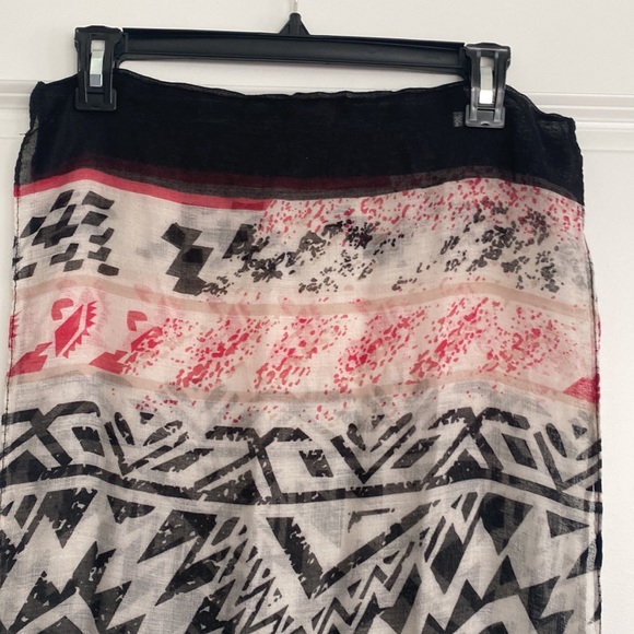 Lavello Lifestyle Infinity Scarf With Aztec Design Black/Cream/Maroon - Picture 3 of 5